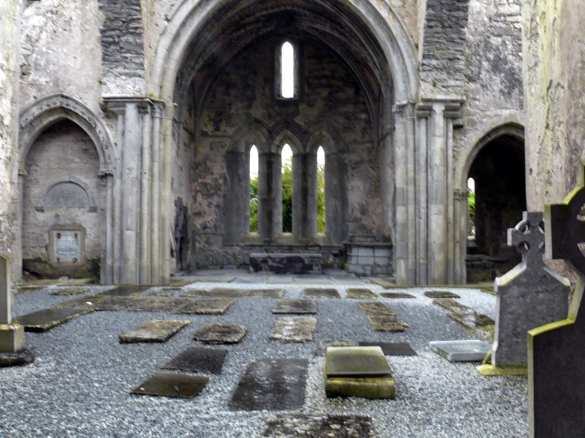 Corcomroe Abbey: Ballyvaughan, Co Clare
